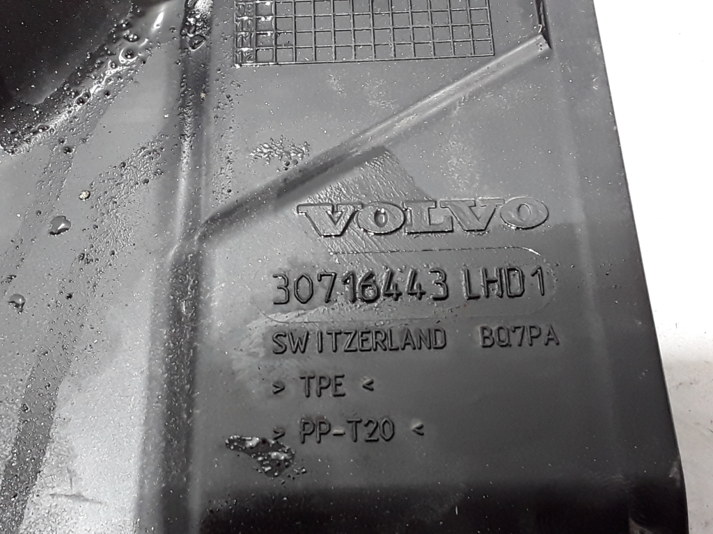 VOLVO V50 1 generation (2003-2012) Priekinių valytuvų apdailos plastmasė (valytuvų apdaila) 30716443 22474023