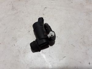 VOLVO V50 (2004–2012) Front windshield washer pump 31349228 - 3