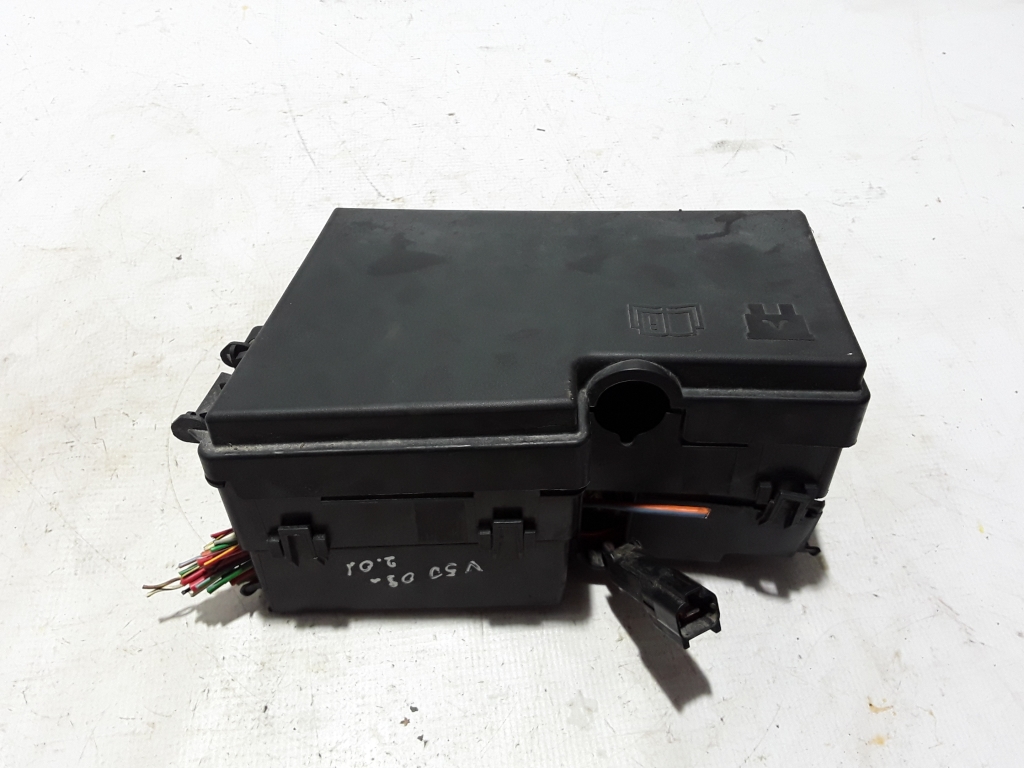 VOLVO V50 1 generation (2003-2012) Fuse box 8688039 22474017