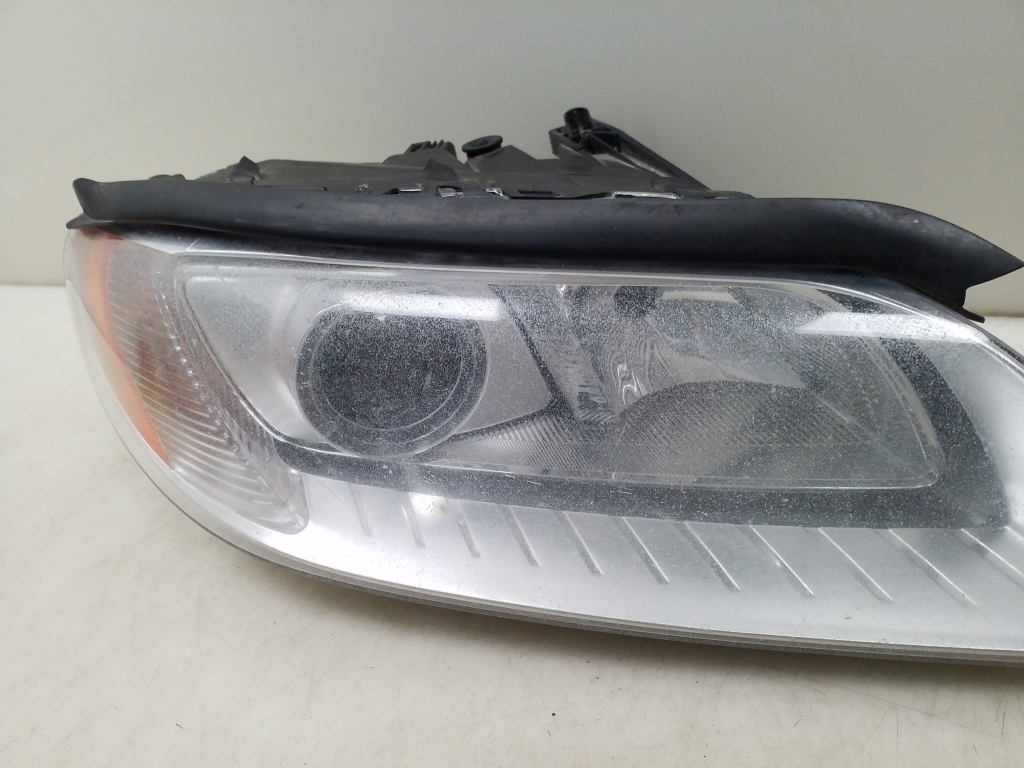 VOLVO V70 3 generation (2007-2020) Front Right Headlight 31214348 24932153