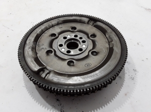  Clutch flywheel 