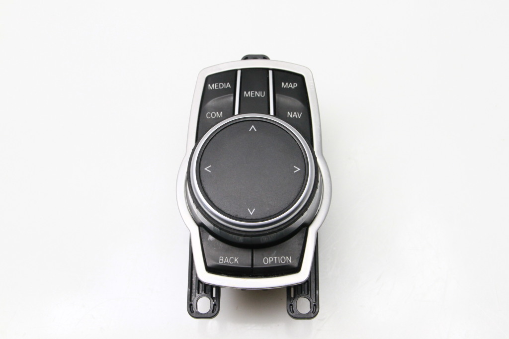 BMW 3 SERIES F30 (2011–2018) GPS vadības bloks 65825A0E449 BMW 3 SERIES F30 (2011–2018) GPS vadības bloks 65825A0E449