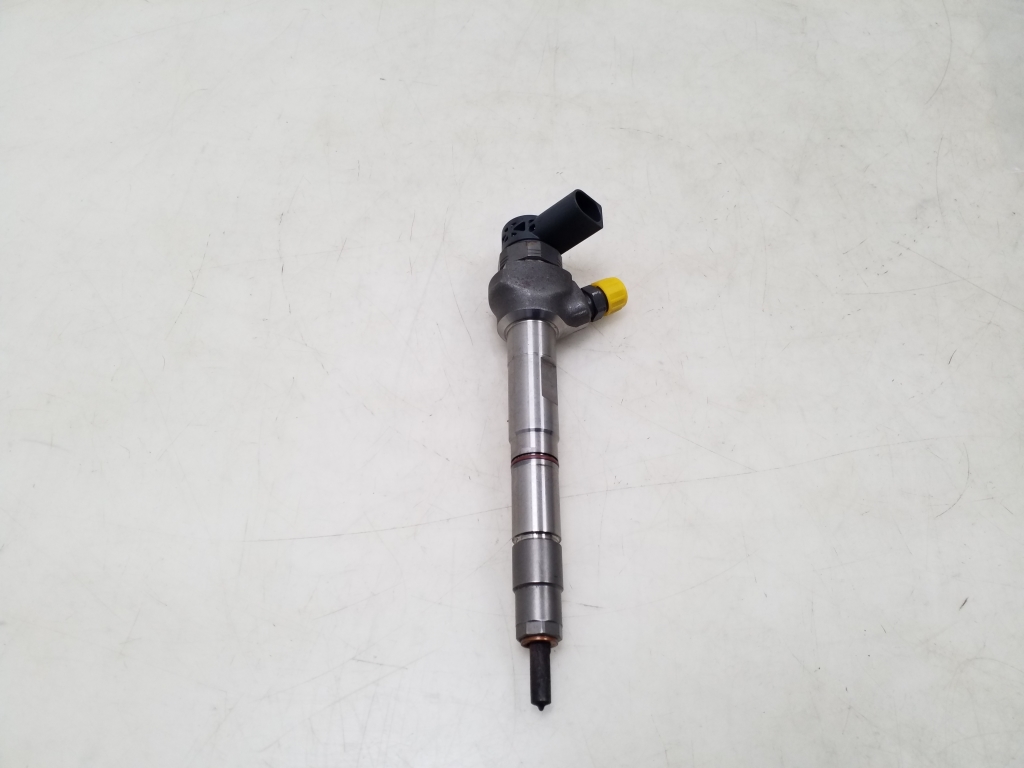 Used AUDI A5 Fuel injector 04L130277AE
