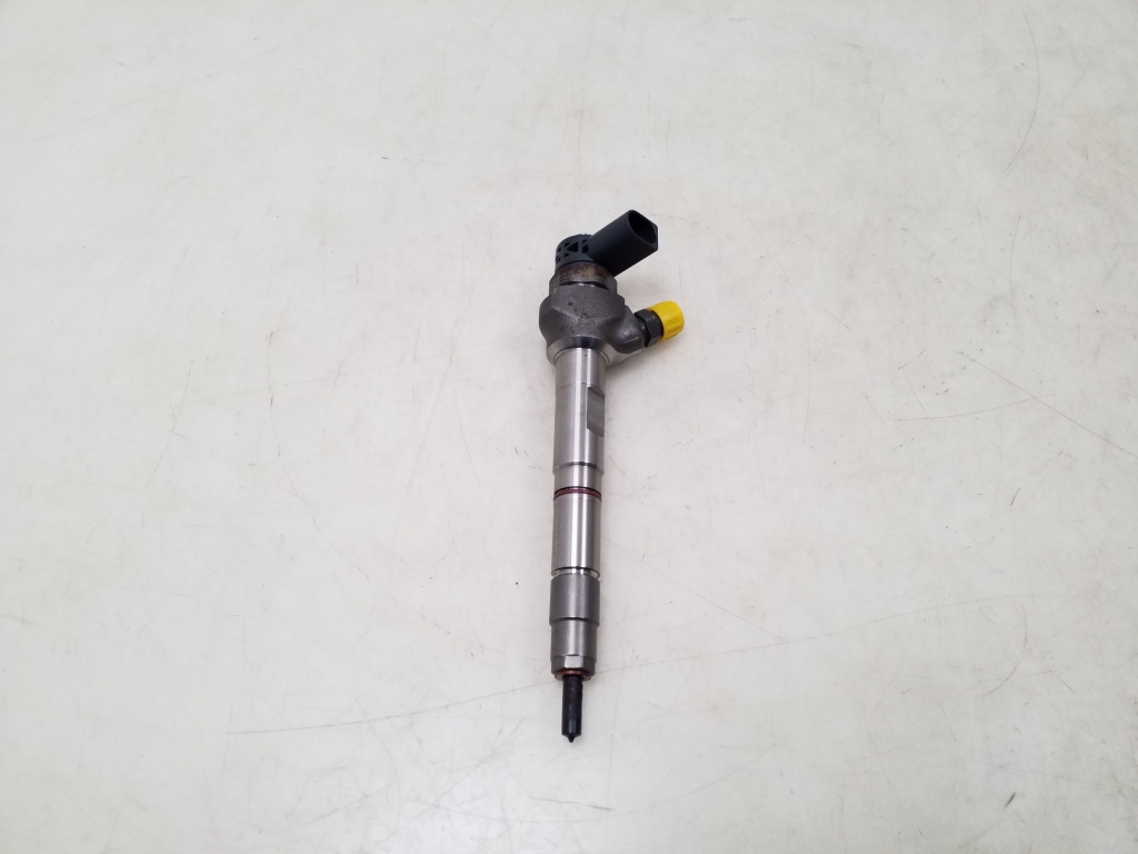Used AUDI A5 Fuel injector 04L130277AE