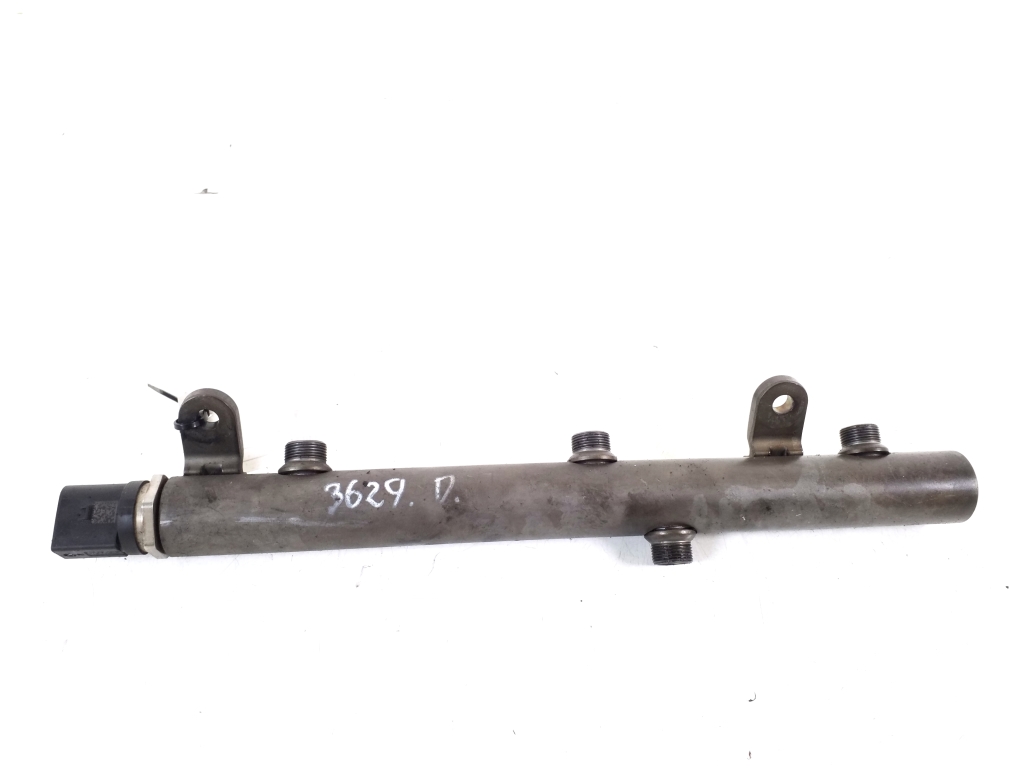 MERCEDES-BENZ R-Class W251 (2005-2017) Fuel Rail 21132969