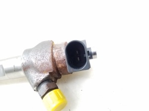  Fuel injector 