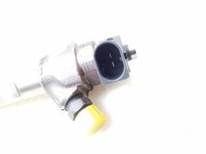  Fuel injector 