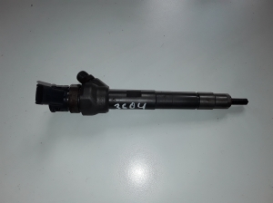  Fuel injector 