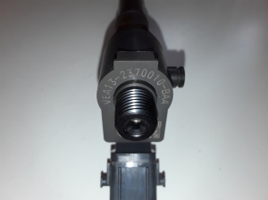  Fuel injector 