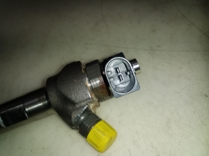  Fuel injector 