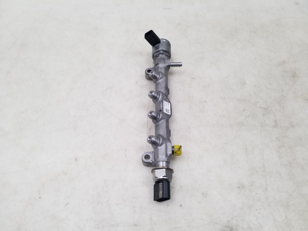 VOLKSWAGEN Golf 7 generation (2012-2024) Fuel Rail 04L089G 24932645