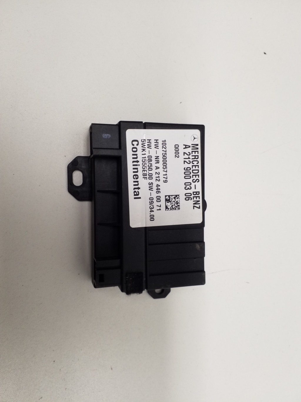 Used Mercedes Benz E-Class Fuel pump control module A2129000306