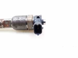  Fuel injector 