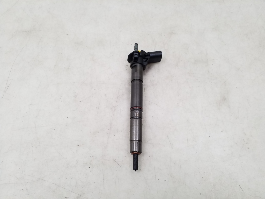 Used Volkswagen Passat Fuel injector 03N130277