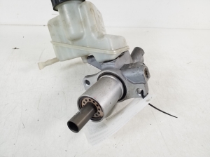  Master cylinder 