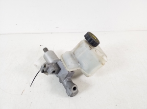  Master cylinder 