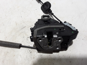 RENAULT Captur (2019–2026) Rear side door lock 825031538R - 4
