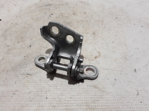RENAULT Captur (2019–2026) Rear side door upper hinge 804007332R - 2