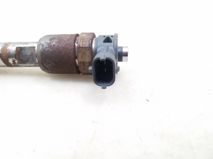  Fuel injector 