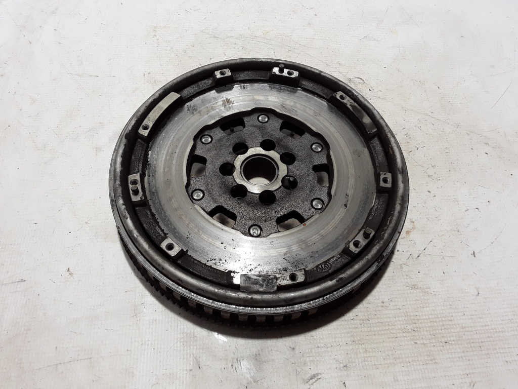Used RENAULT Captur Clutch flywheel 123004762R