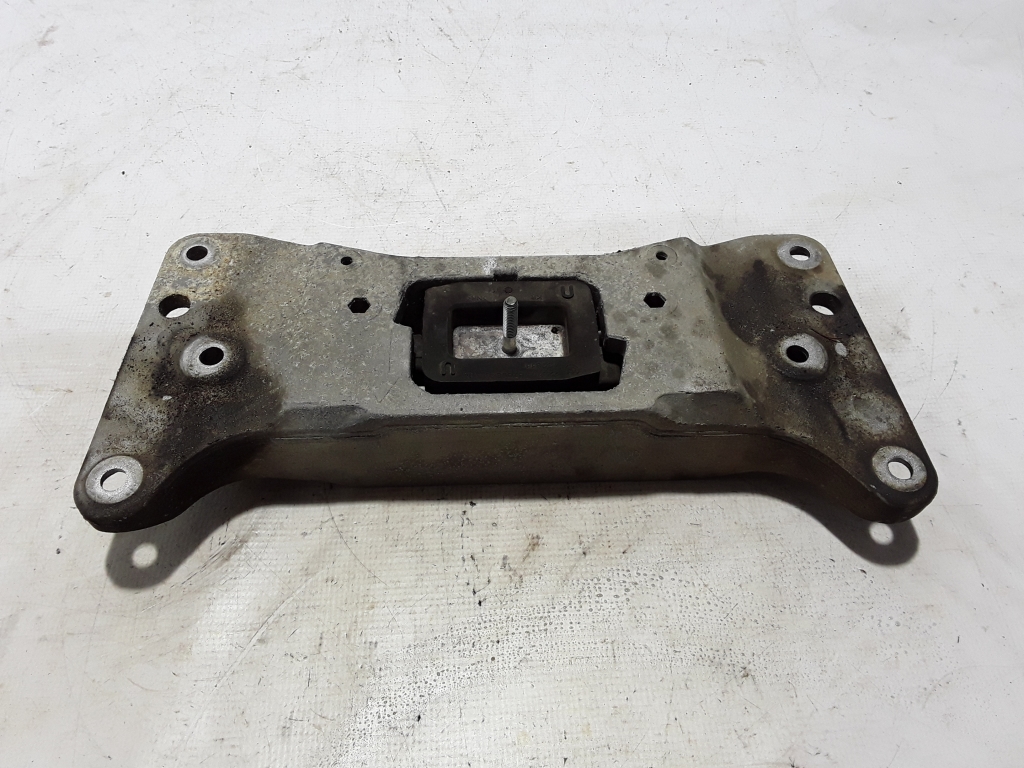 BMW 5 Series F10/F11 (2009-2017) Gearbox Mount Bracket 6781222 22474403