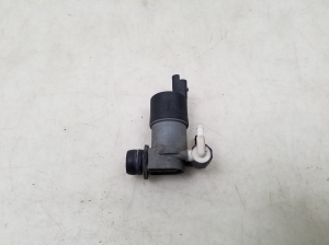 NISSAN Qashqai (2006–2013) Front windshield washer pump 28920BU010 - 2