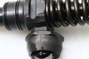  Fuel injector 