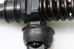  Fuel injector 