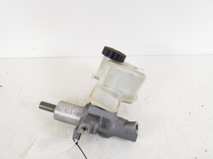  Master cylinder 