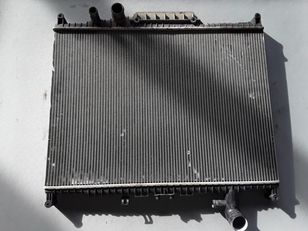 Land Rover Range Rover III (2002–2012) Cooling radiator AH328005BA Land Rover Range Rover III (2002–2012) Cooling radiator AH328005BA