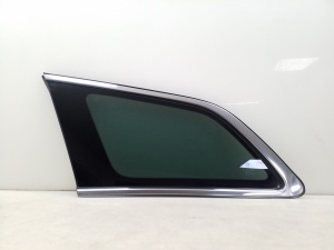   Glass rear wing fort 