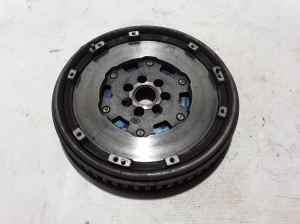  Clutch flywheel 