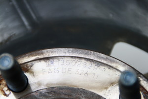 Opel Astra J (2009–2017) Front wheel hub 13502829 - 2