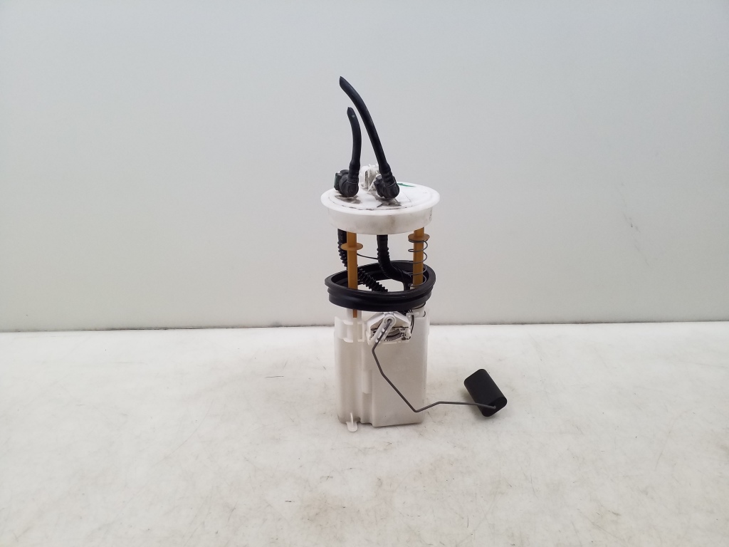 Used NISSAN Qashqai Fuel pump in the tank