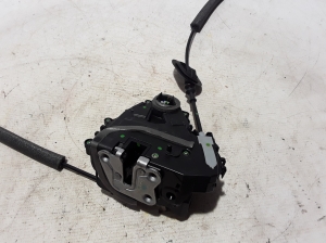 RENAULT Captur (2019–2026) Rear side door lock 825031538R - 2