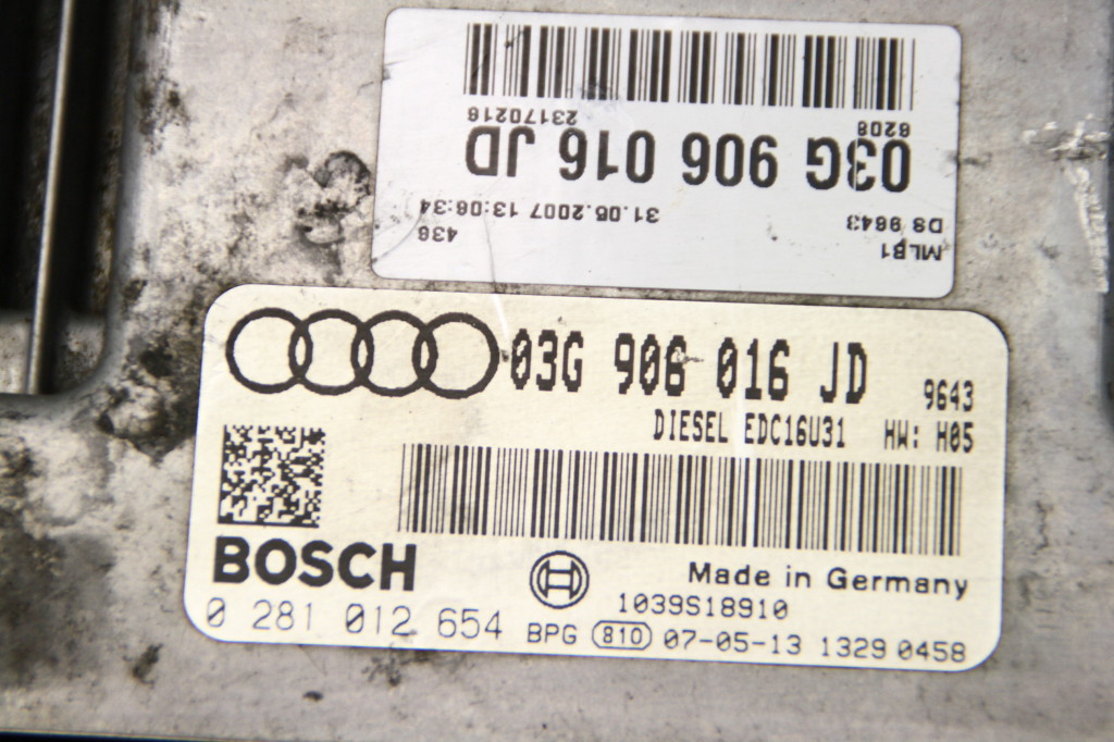 AUDI A4 B7/8E (2004-2008) Moottorin ohjausyksikkö ECU 03G906016JD 24722098