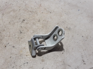 RENAULT Captur (2019–2026) Rear side door lower hinge 804007836R - 2