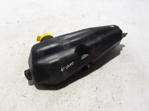Dacia Duster (2017–2024) Front washer fluid reservoir 289107187R - 3