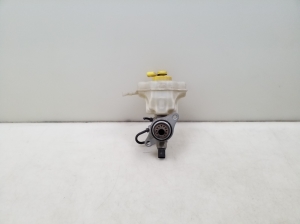  Master cylinder 