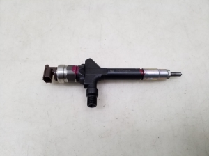  Fuel injector 