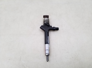  Fuel injector 