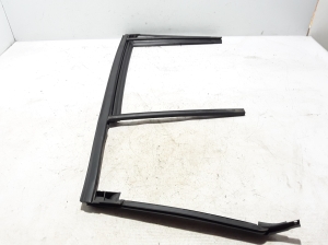  Rear side door sealing rubber 