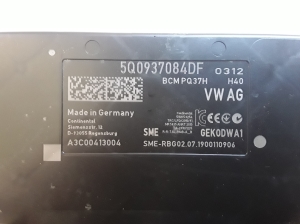 Volkswagen Golf VII (2012–2026) Komforta bloks 5Q0937084DF - 2