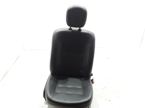 Dacia Duster (2010–2017) Front seat and its parts - 2