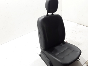 Dacia Duster (2010–2017) Front seat and its parts - 3