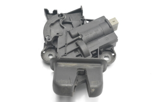 Volkswagen Passat B6 (2005–2010) Tagaluugi lukk 4F5827505C - 4