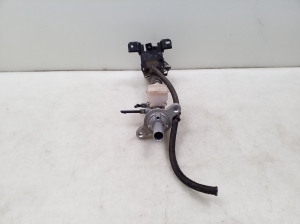  Master cylinder 