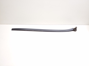   Windscreen strut outer 