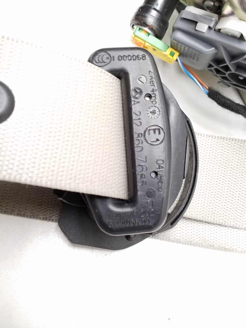 MERCEDES-BENZ E-Class W212/S212/C207/A207 (2009-2016) Front Right Seatbelt A2128607685 21863657