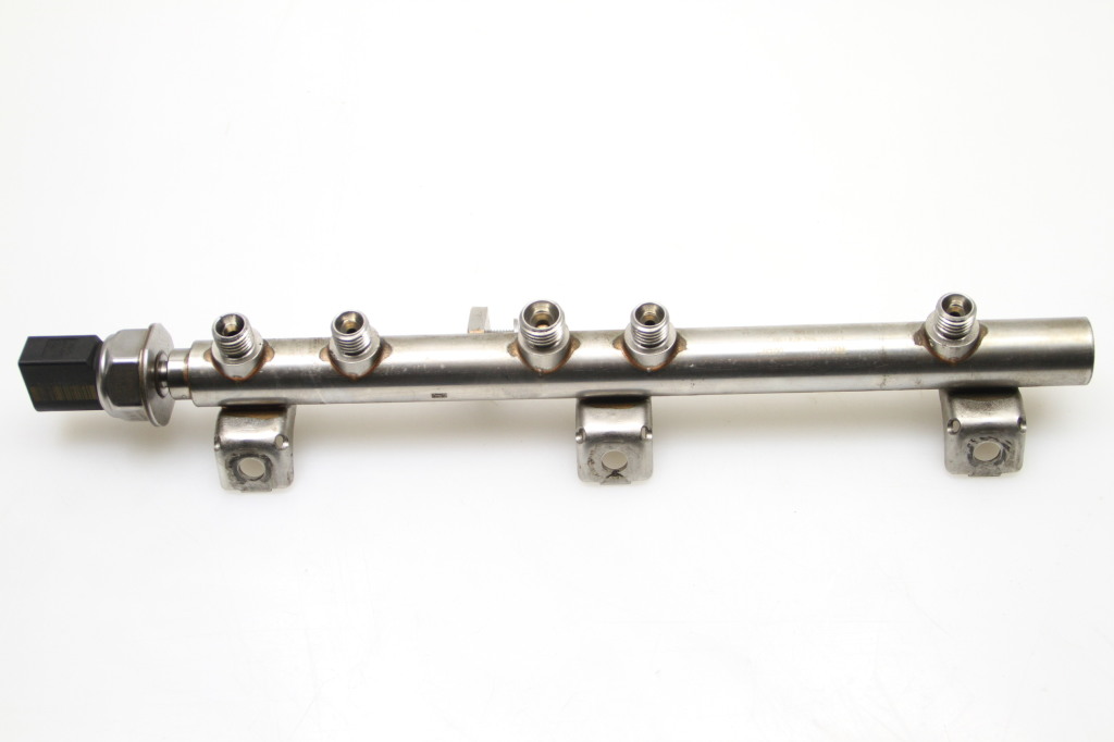 BMW 3 Series E90/E91/E92/E93 (2004-2013) Fuel Rail 7562474 27306456